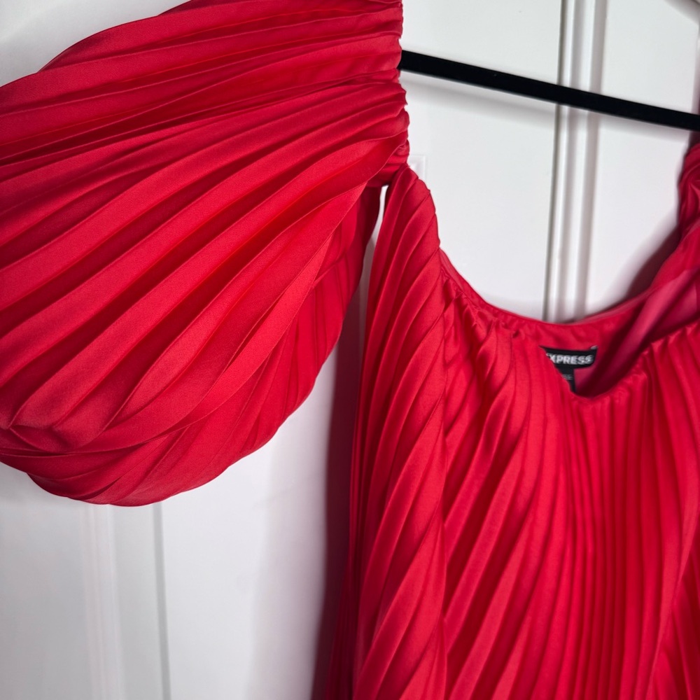 NWT Express Elegant Red Off-Shoulder Dress Small - Picture 4 of 5